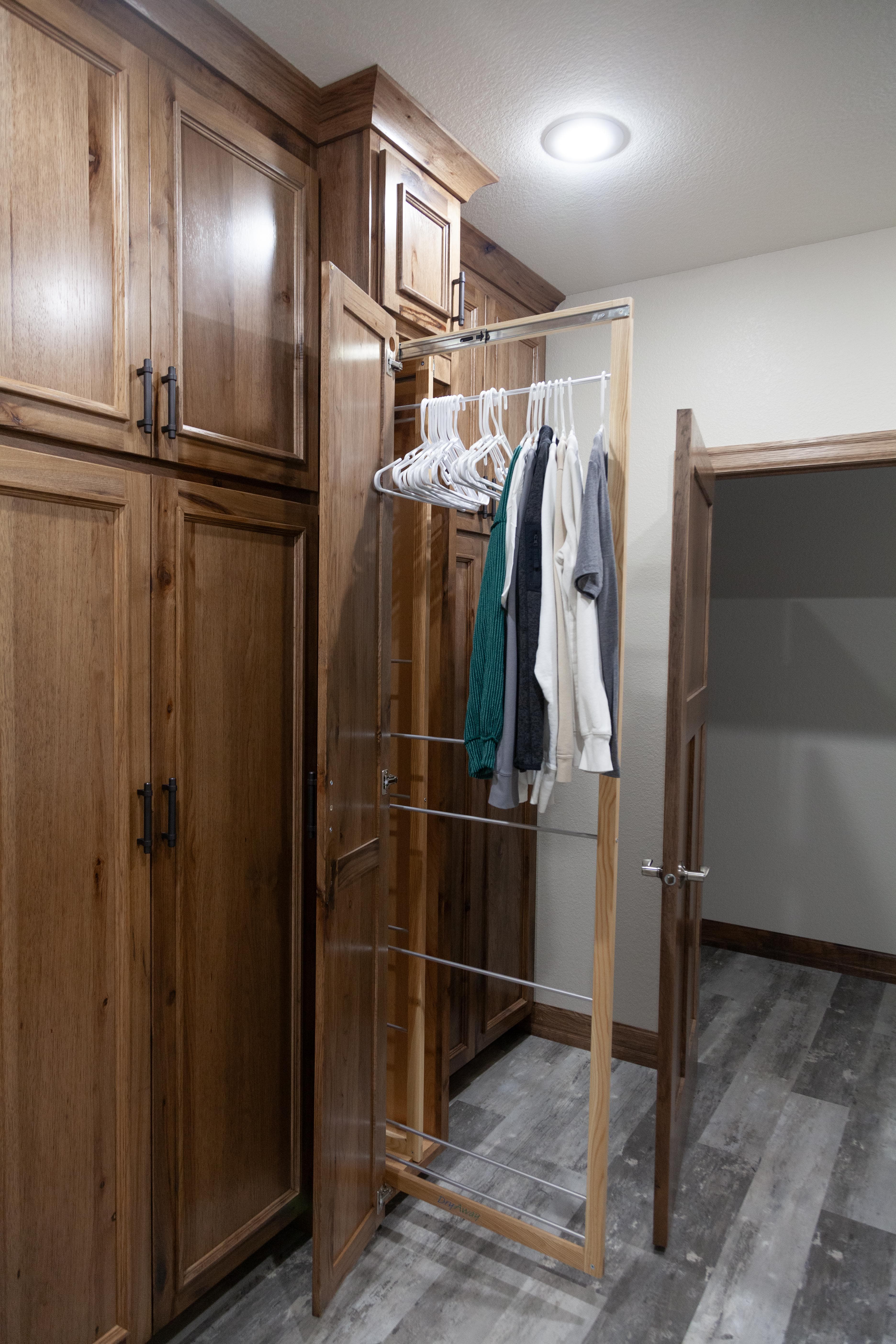 Custom closet organization system